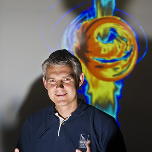 A scientist stands in front of an image of a black hole – a photo of Heino Falcke. A scientist stands in front of an image of a black hole – a photo of Heino Falcke.