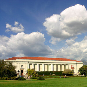 Image of the Huntington Library from Wikipedia, cropped to fit