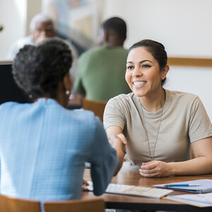 A veteran meeting with a counselor.