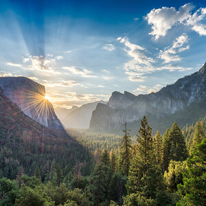 A landscape view of Yosemite national park.